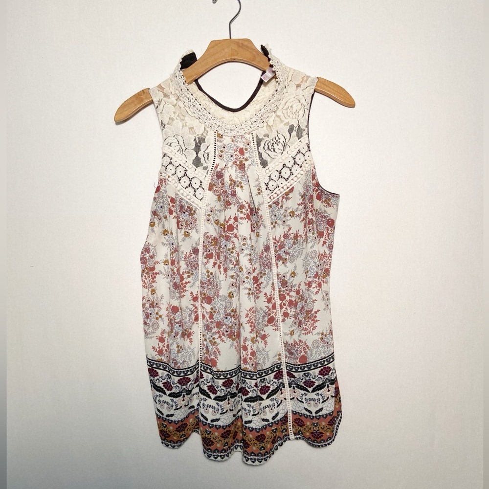 Xhilaration Halter Lace‎ Tank Top